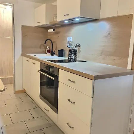 Pour 4 Personnes Au Centre-ville Apartmán *